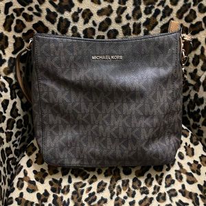 Cute Crossbody, Michael Kohr bag in good condition normal wear and tear